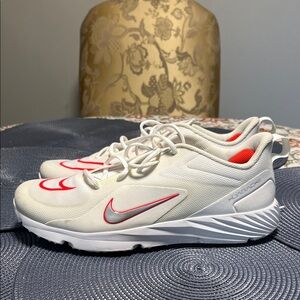 Nike Huarqche White and Red Running Shoes